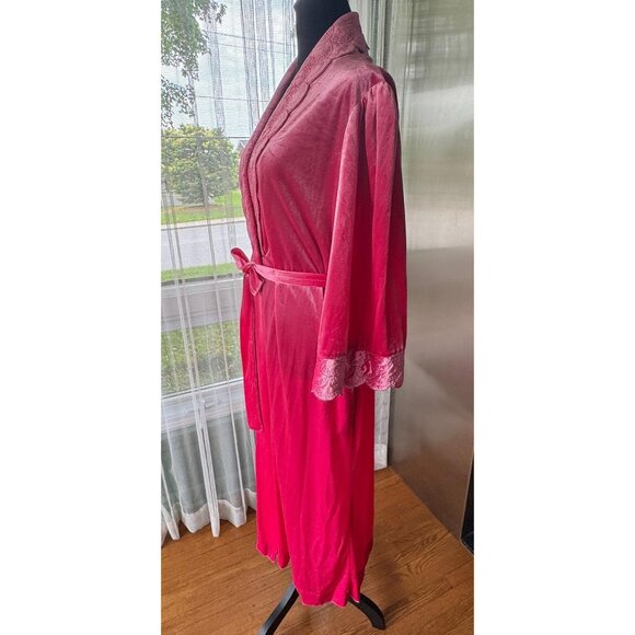 Vintage 80s robe, raspberry pink velvet, stitched scalloped lapels & cuffs, tie - Picture 3 of 9